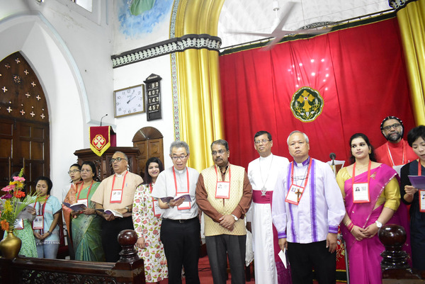 Installation of the newly elected Executive Commttee of CCA (2023-2028) at the closing worship and Holy Eucharistic Service in the 15th General Assembly ; Jerusalem Mar Thoma Church, 3 October 2023