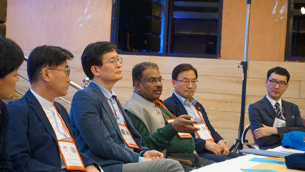 Korean delegates' meeting with CCA General Secretary Dr Mathews George Chunakara at the 15th CCA 29 September 2023 General Assembly